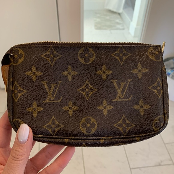 🔴SOLD🔴Louis Vuitton mini pochette✨ - Picture 1 of 8
